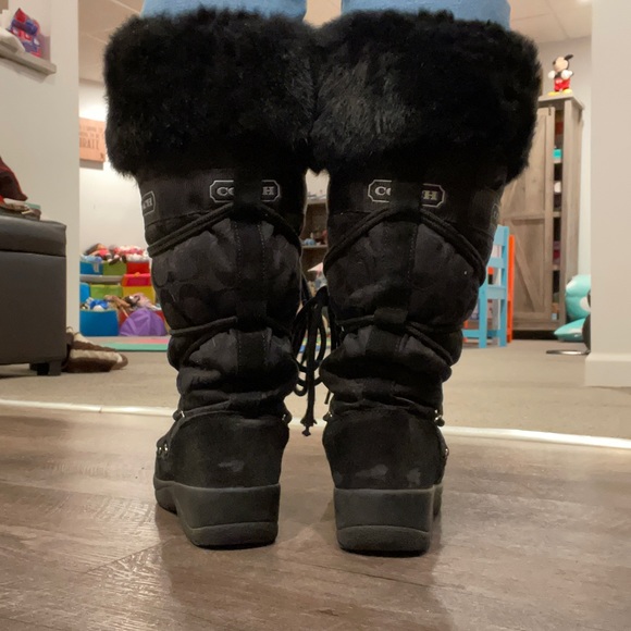 Adorable COACH winter Boots - Picture 5 of 7